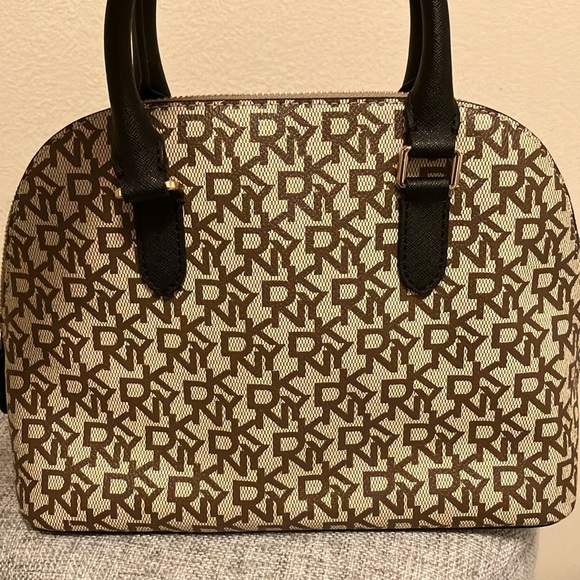 EUC Dkny bag - Picture 5 of 14
